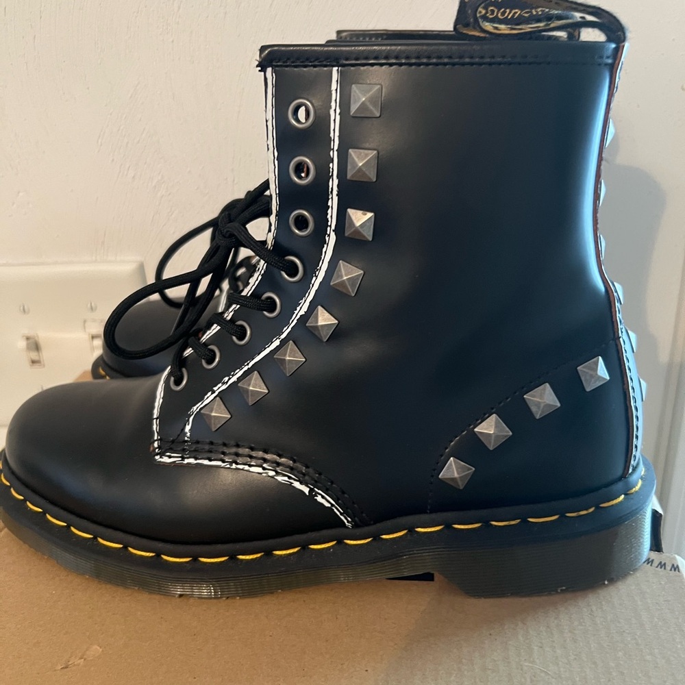 Excellent Condition Dr. Martens with box - Picture 7 of 8